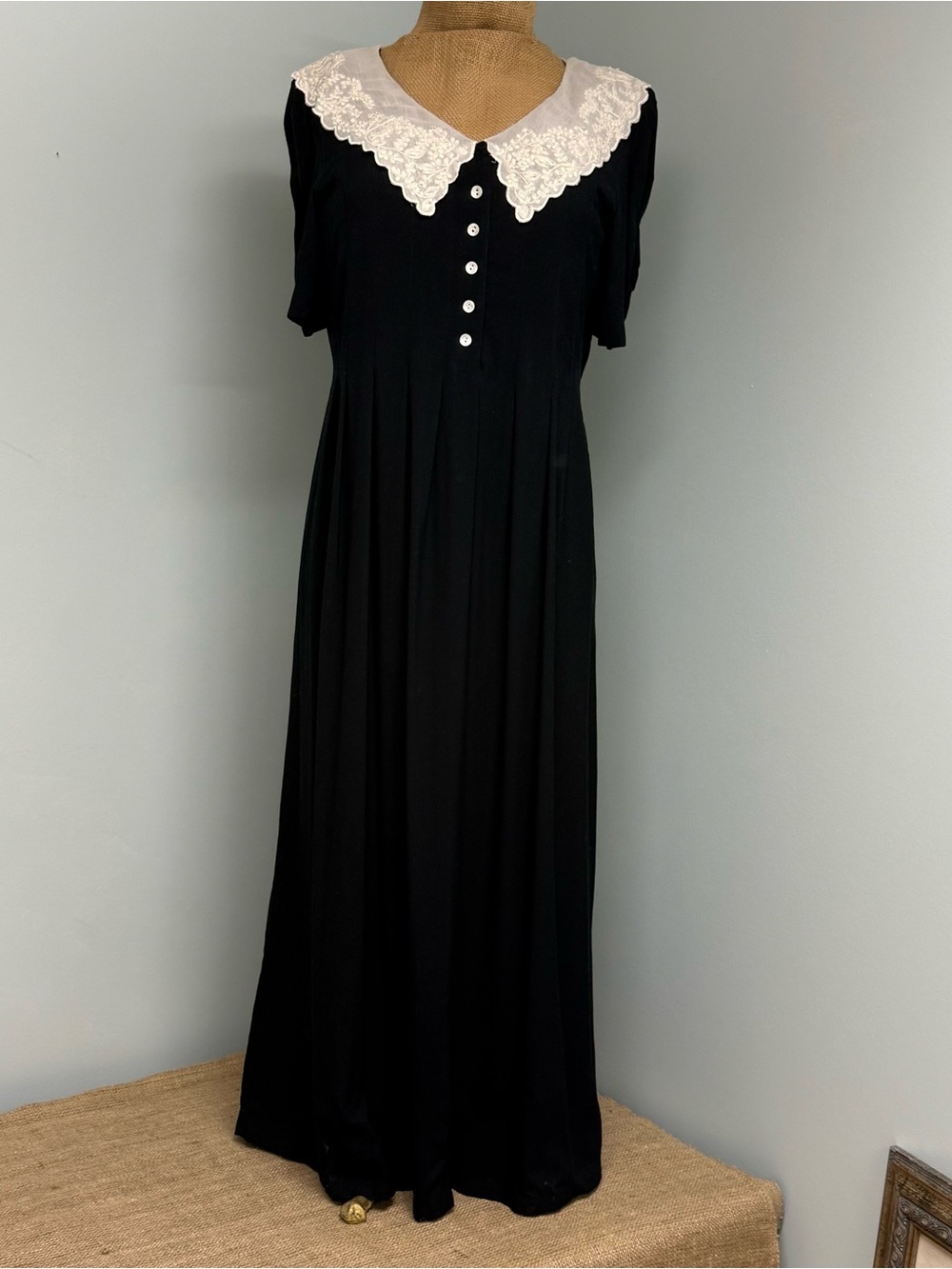 Sarah Elizabeth Black Maxi Dress with White Lace Collar size 8